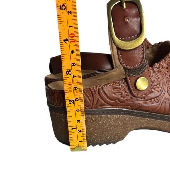 Brioso the Robson Tooled Leather Clogs Women's Size 7 - Picture 12 of 12